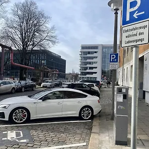 2 Neben Warschauer Platz Und Spree , Berlin Deutschland